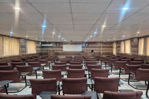 نصب لامپ‌های فوق کم‌مصرف و با بازده نوری بالا در سالن بهار دانشکده پیراپزشکی شیراز