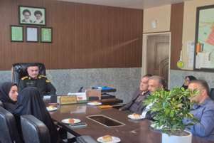 تقدیر مدیریت دانشکده پیراپزشکی شیراز از فرمانده کلانتری ۱۱ زند
