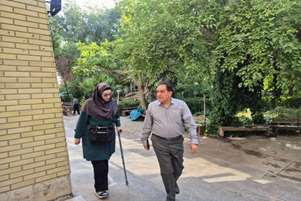 بازدید تیم مدیریتی دانشکده پیراپزشکی شیراز از روند پاکسازی و هرس فضای سبز محوطه دانشکده