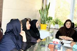 برگزاری نشست رئیس دانشکده پیراپزشکی شیراز با کارشناسان بخش آموزش عملی و کارورزی آزمایشگاه با هدف بررسی مسائل و چالش‌های کاری